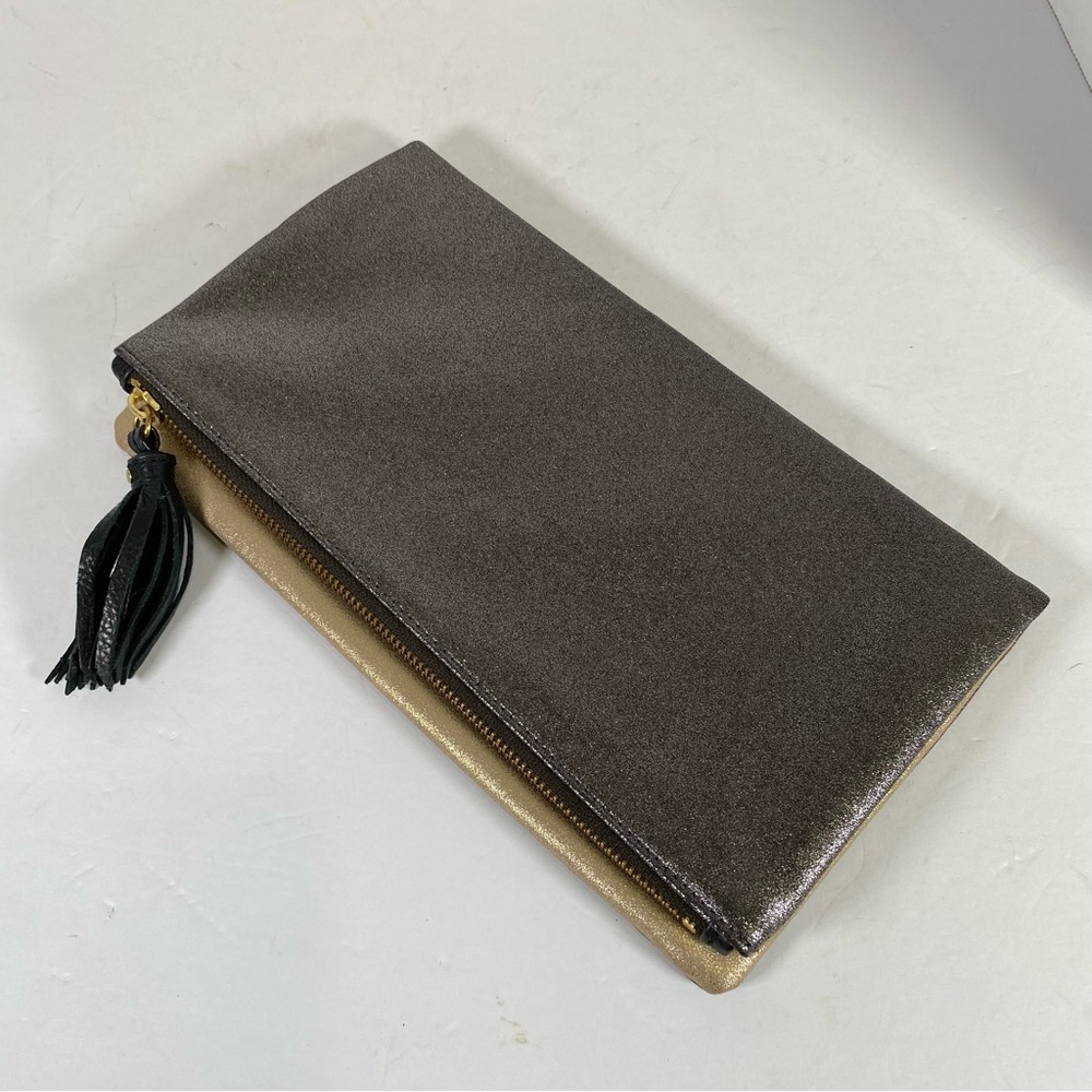 Fossil Foldover Bag Clutch Purse With Tassel Color Silver And Gold